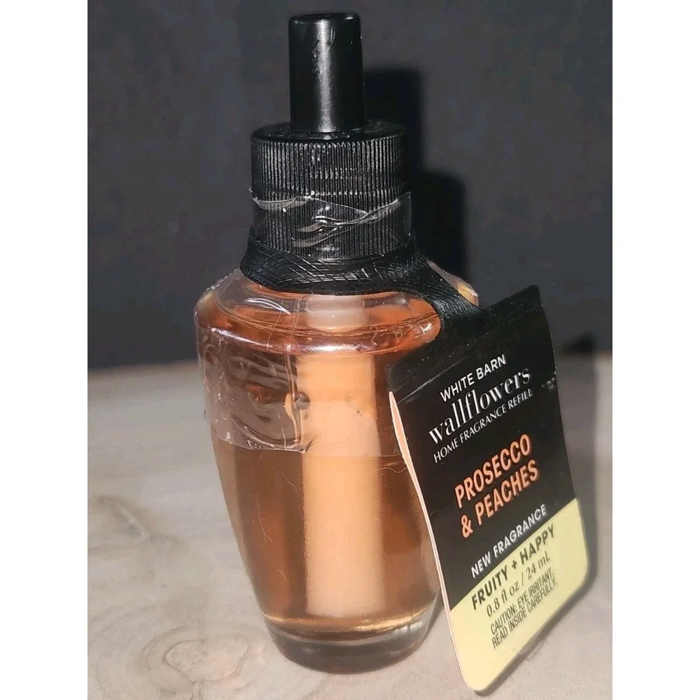 Bath Body Works Prosecco & Peaches White Barn Wallflowers Refill‎ Fruity Happy